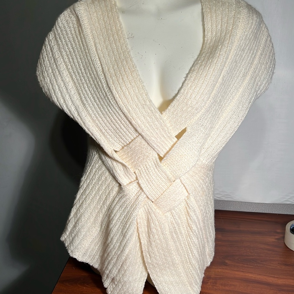 Escio Knit Sweater Vest Top Deep-V ,cream, medium EUC